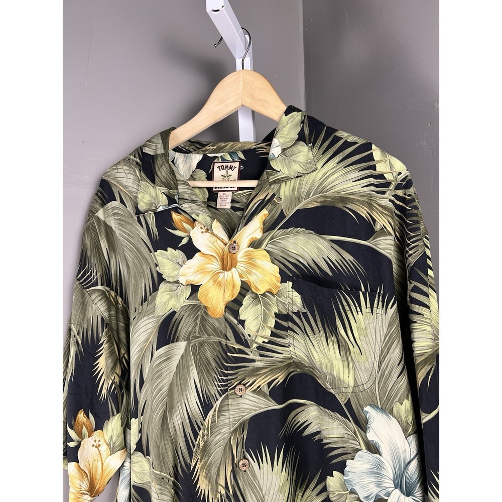 Tommy Bahama XL Men's 100% Silk Short Sleeve Button Up Shirt Tropical Floral - Picture 3 of 6